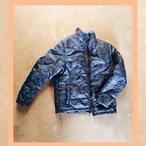 Mountain camo pattern puffer jacket